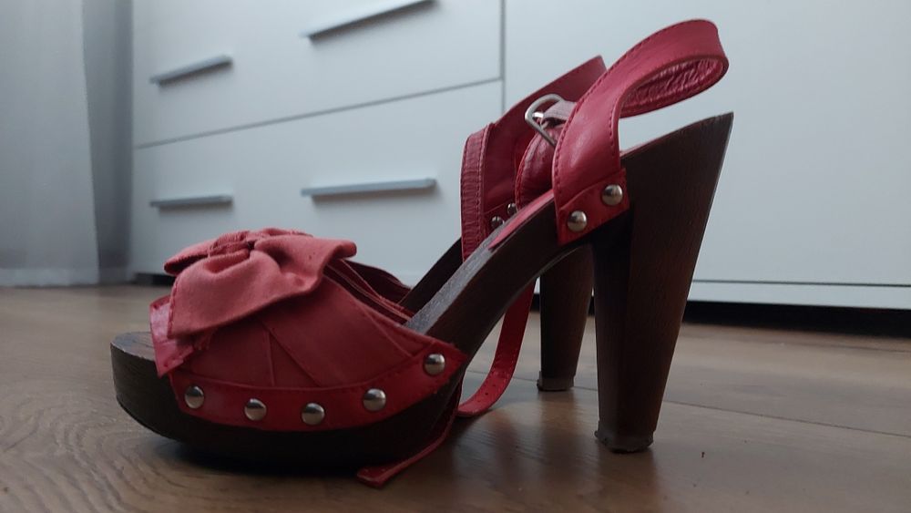 Sandały na platformie i obcasie 36
