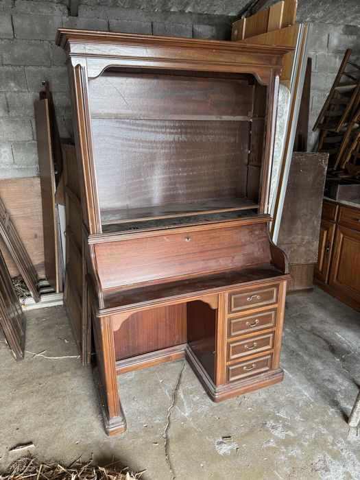 Escrivaninha em madeira