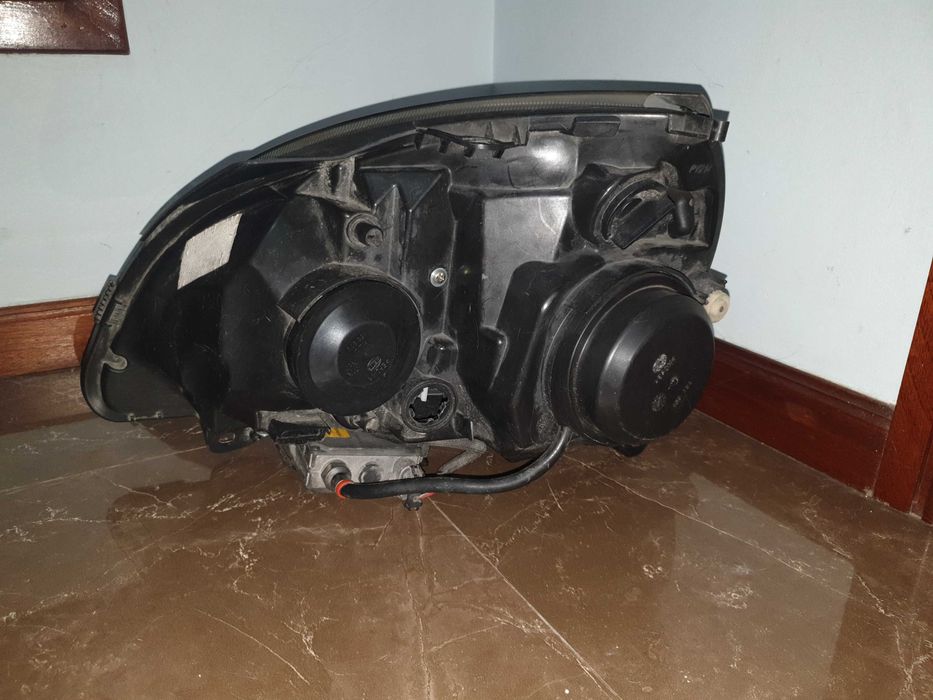 2 Oticas Renault Clio 2 originais (Hella) - D2S XENON