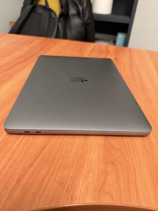 MacBook Pro 13” (2022) – Apple M2 – 8GB RAM – 256GB SSD