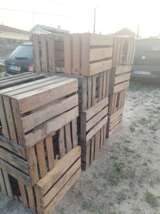 Caixas em madeira da fruta