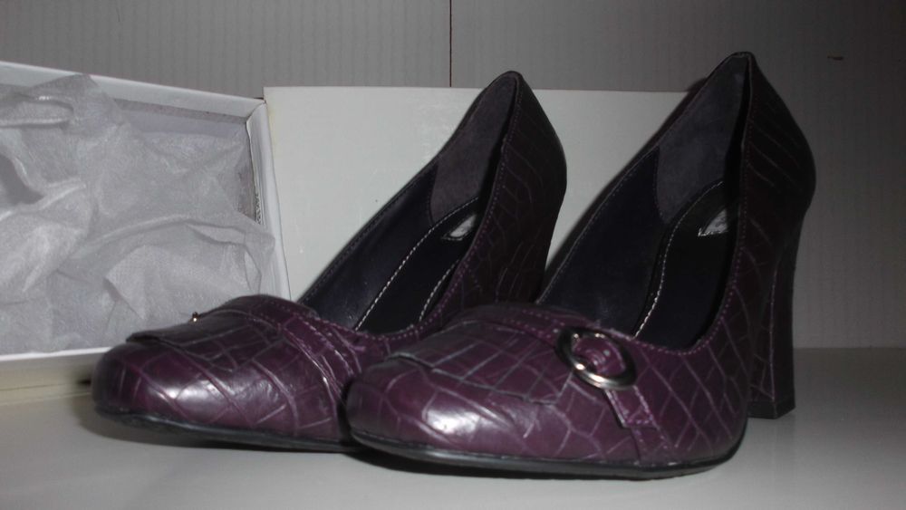 Sapatos Beringela e Sapatos Cinzento (Novos)
