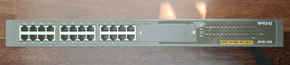 Switch DES-1024R+425905995907737601
