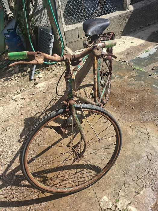 Bicicleta muito antiga para restaurar