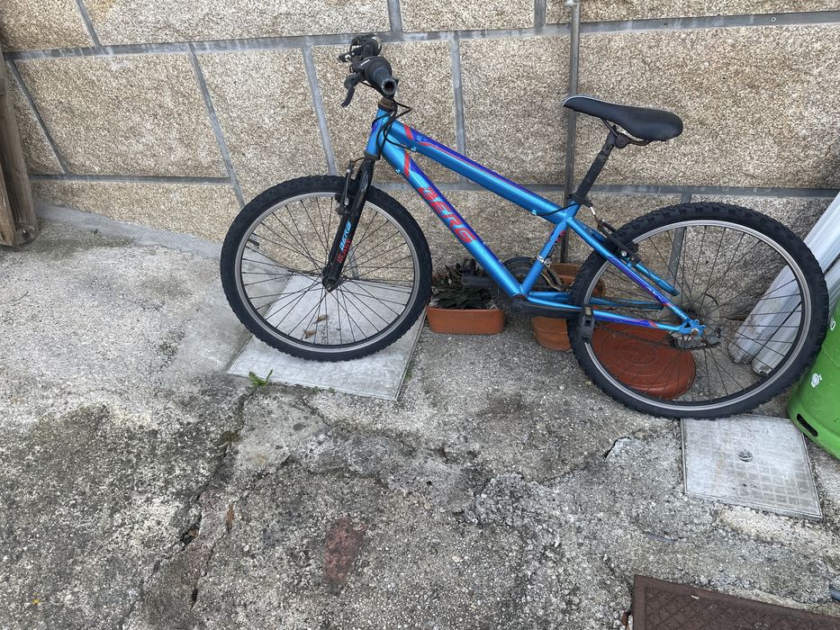 Bicicleta usada em razoavel estado