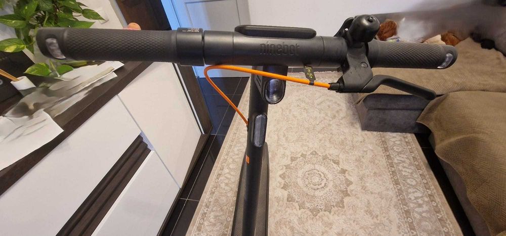 Trotinete Elétrica SEGWAY NINEBOT E2 Pro E (750 W - Autonomia: 40 Km)