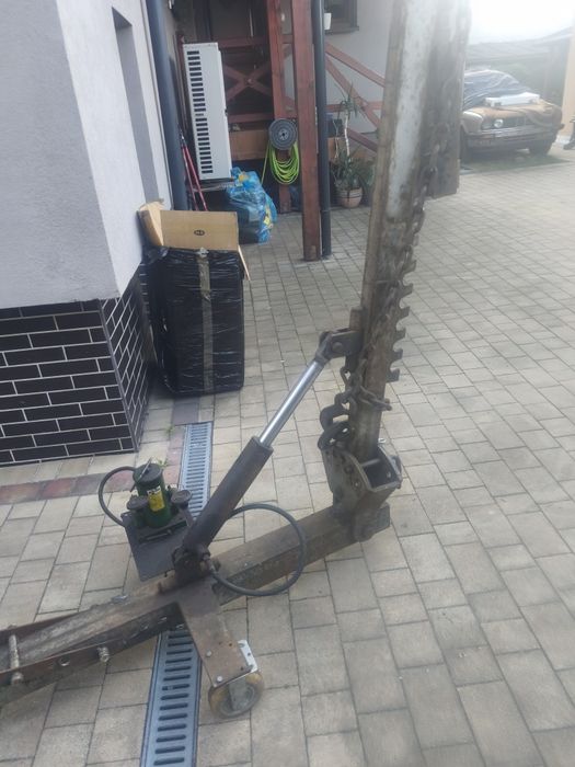 Dozer Docer blacharski z pompą hydrauliczną.