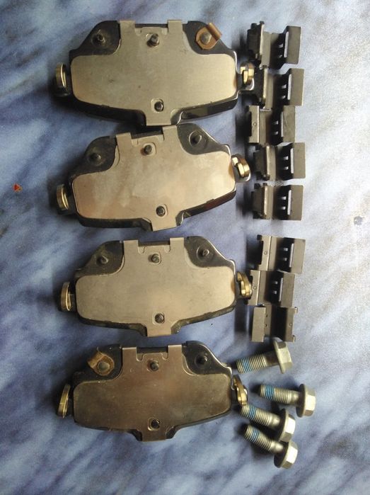 Колодки тормозные задние 04466-02410 оригинал Corolla ZRE210 с 2019