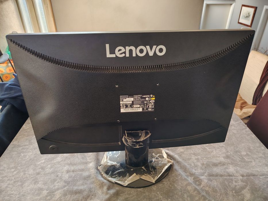 Monitor LeNovo 24