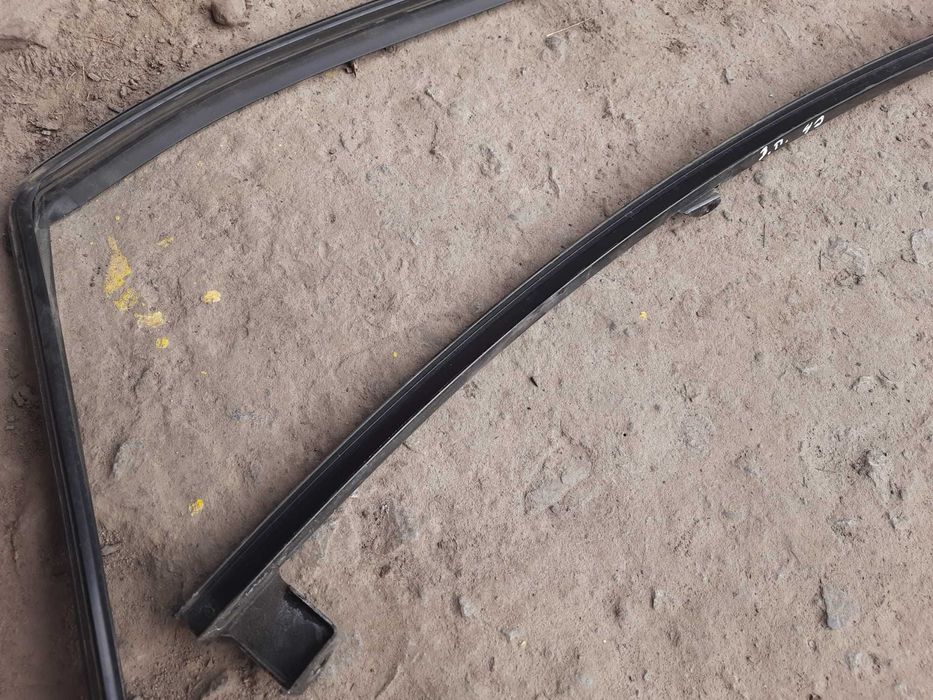 Направляюча Резинки ущільнювачі скла задніх правих дверей Кемрі 40