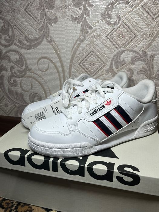 кросівки жіночі adidas