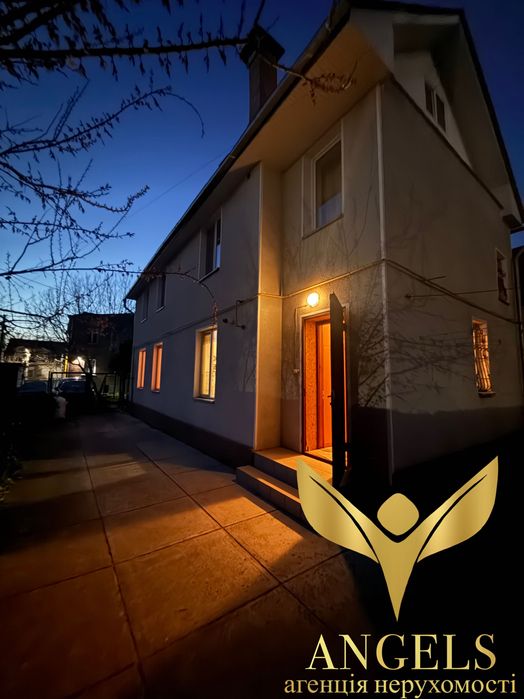 Приватний будинок в центрі: 4 спальні/3 санвузли + робоче крило, гараж