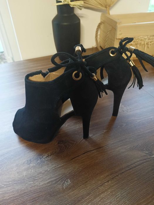 Buty czarne na obcasie 36/37