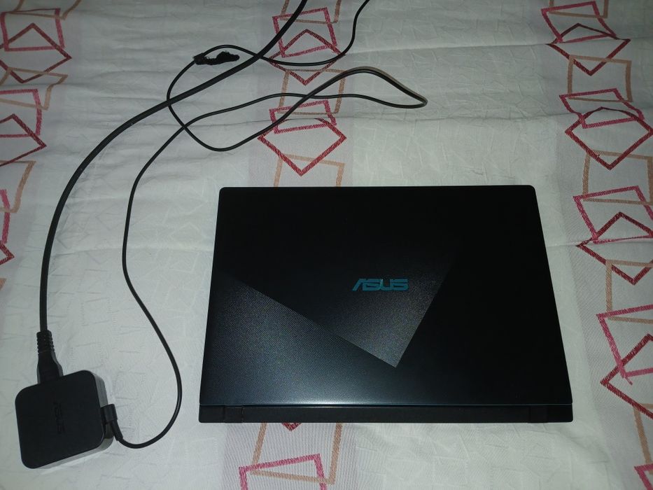 Portátil marca Asus 15