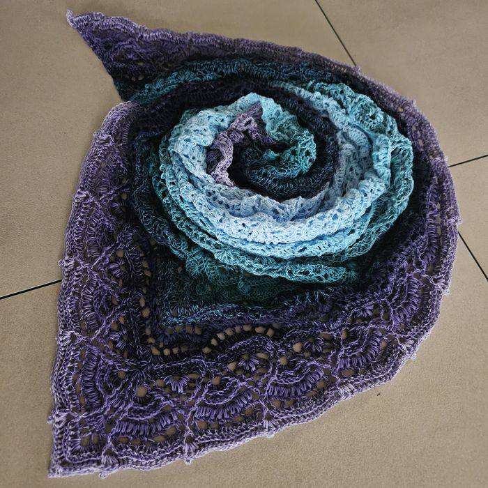 Chusta robiona ręcznie na szydełku rękodzieło Handmade