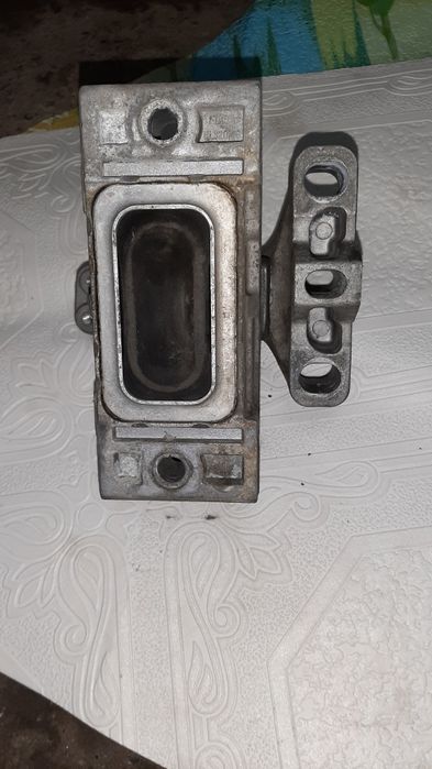 Подушка двигателя гольф4-бора