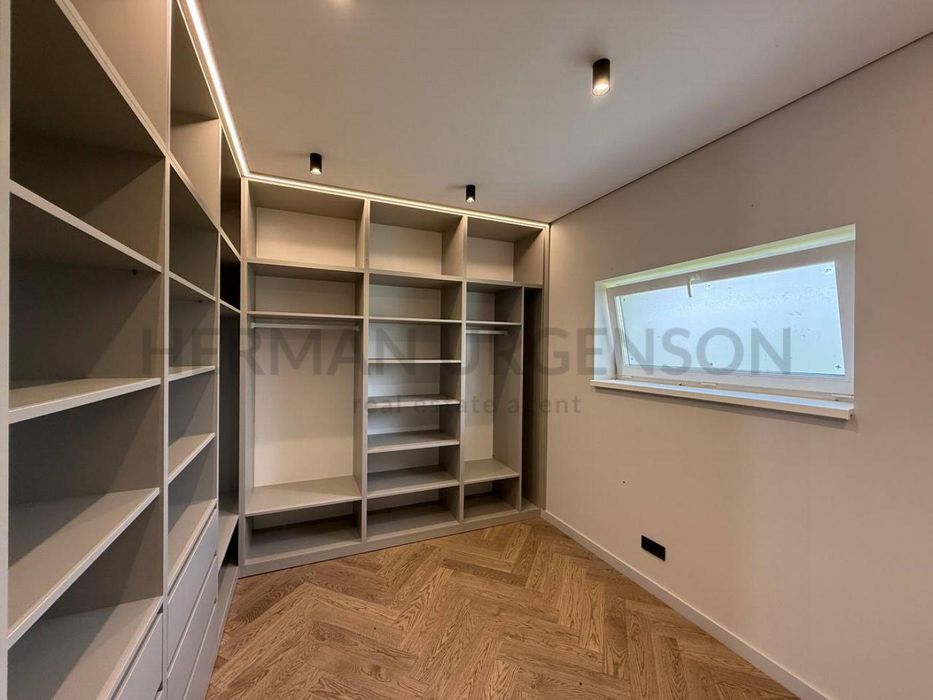 Продаж дуплексу 175 м.кв / 3.5 сотки / Ужгород, р-н Садовий