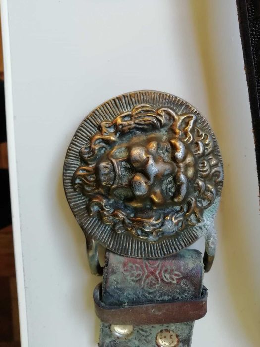 Fivelas e cintos vários bastante antigos