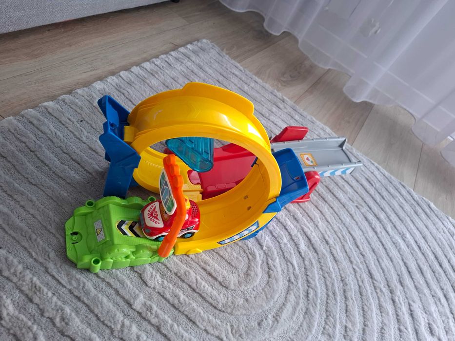 Vtech tut tut autka - pętla 360 stopni