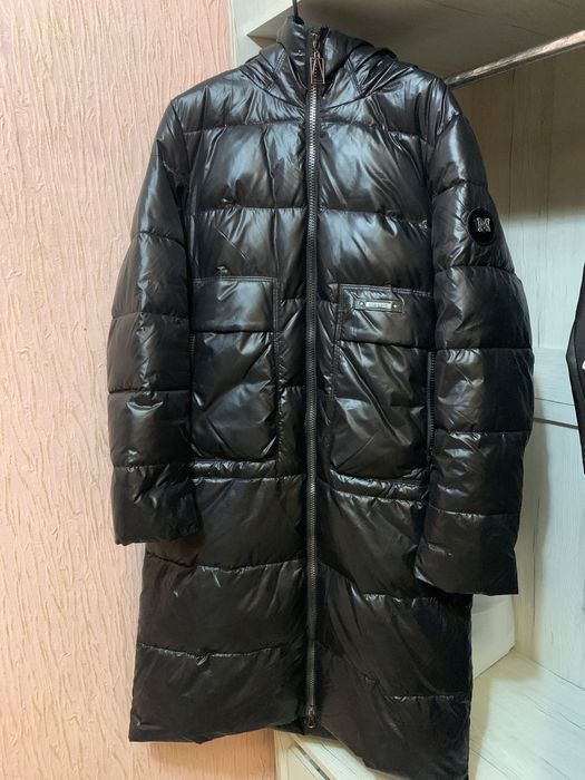 Зимова довга куртка