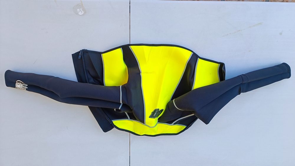 Fato de mulher para mota água