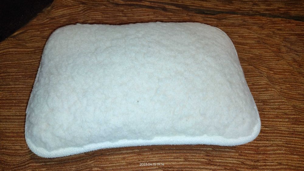 Poduszka z czystej żywej wełny stan bdb