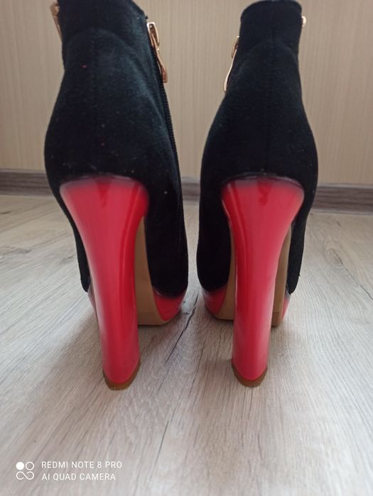 Продам весняні чобітки