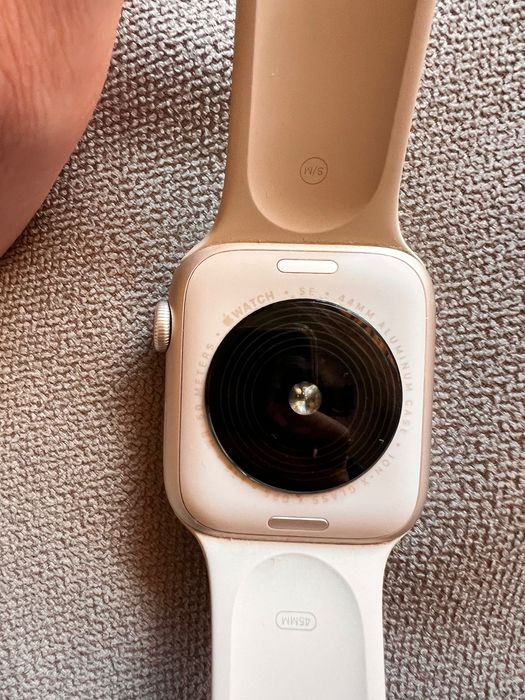 Apple Watch SE (GPS + Cellular)