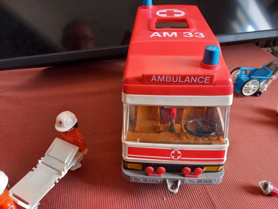 Carro antigo ambulância de playmobil