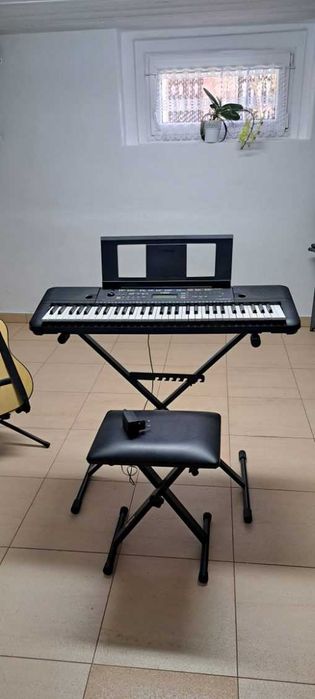 Organy Yamaha PSR-E253