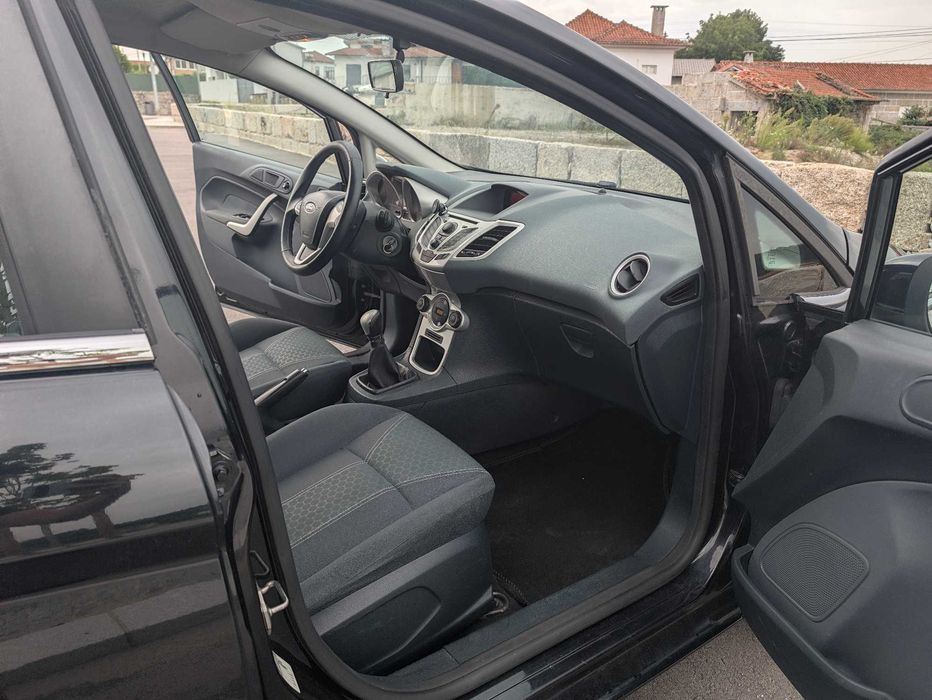 FORD Fiesta Mk6 Hatchback -  1.4 TDCi 2008 - Mecanica boa, Revisão Feita