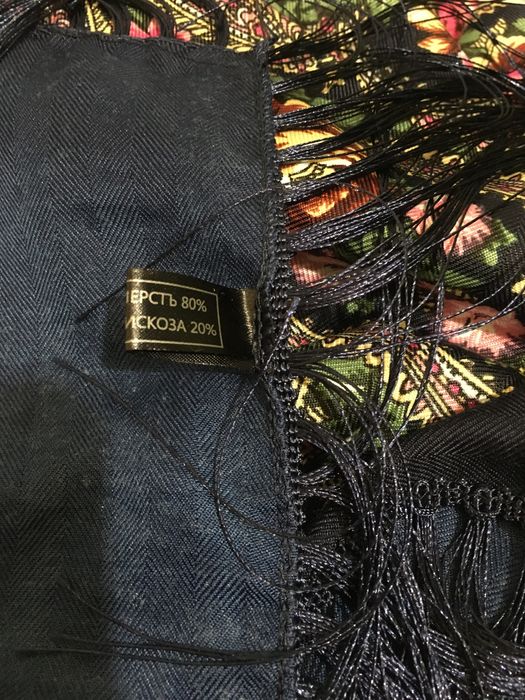 Платок - шаль шерстяной с бахромой новый