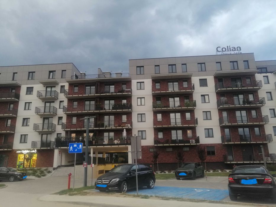 Umeblowana kawalerka- najem-Tarasy Bernardyńskie- budynek z windą