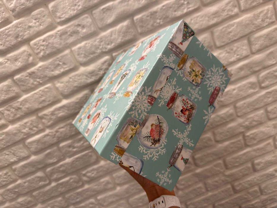 подарункова коробка