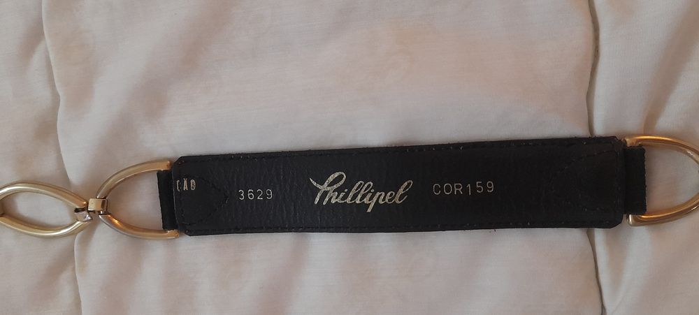 Cinto bordeaux em camurça forrado a pele preta com dourados