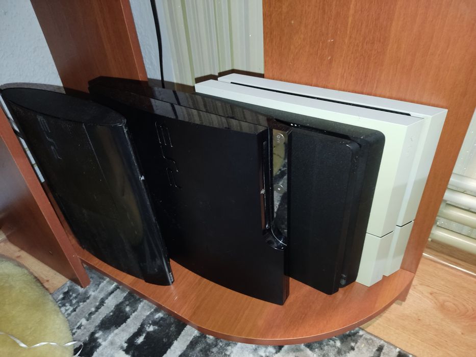 PS3  super slim 500GB + 2 безпровідних джойстика  в коробці приставка з іграми  прош.HEN