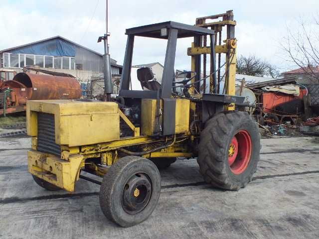 Wózek widłowy rolniczy