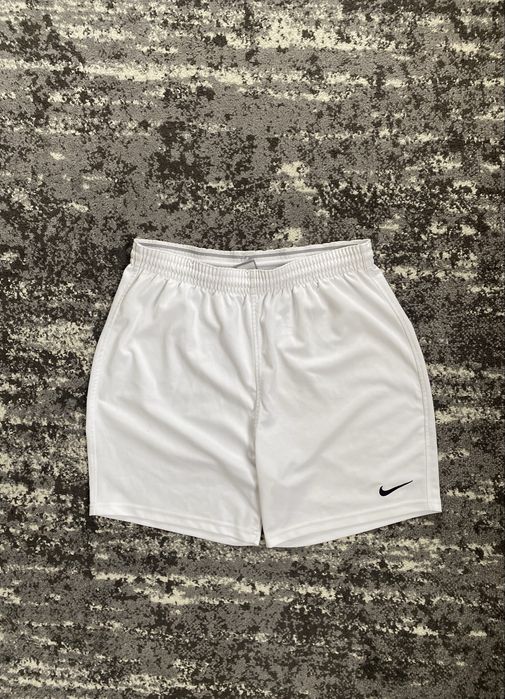 Шорти Nike білого кольору М-Л розмір dri fit спортивні