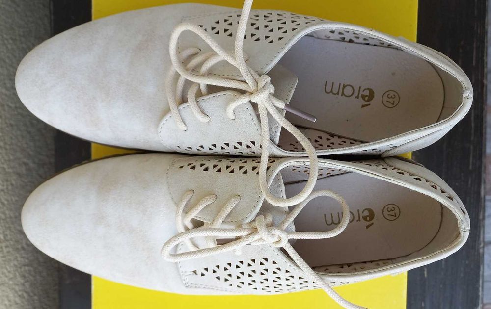 Buty damskie Eram (beżowe / 37)