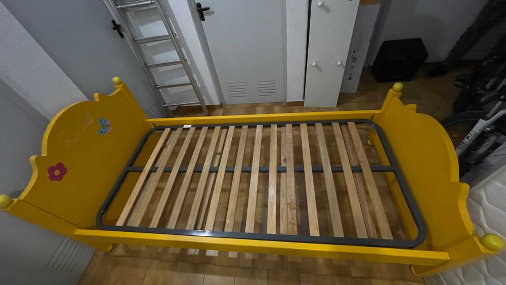 Cama de criança c/pintura personalizada + Estrado + Colchão