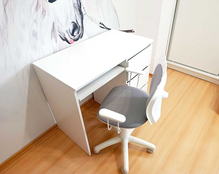 Biurko z fotelem komplet biały