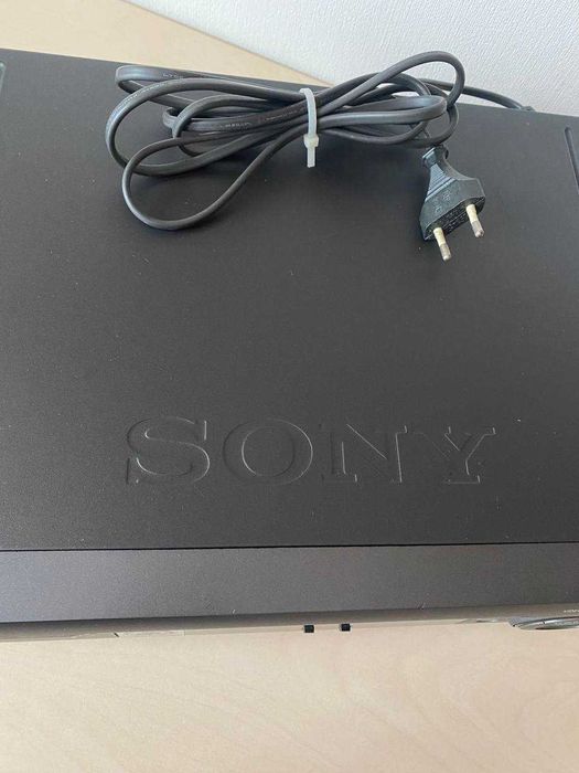 Продам відеомагнітофон SONY SLV-XA37