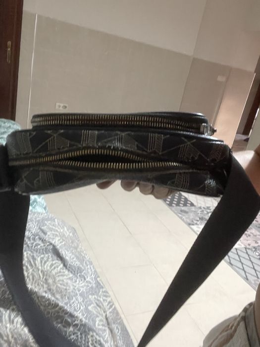 Bolsa Lacoste em bom estado