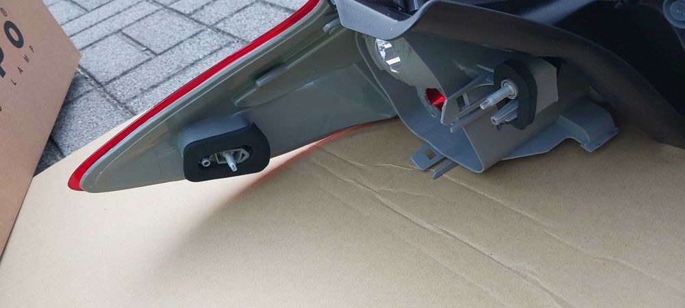 RENAULT MEGANE III komplet lamp na tył klapa + karoseria nowe