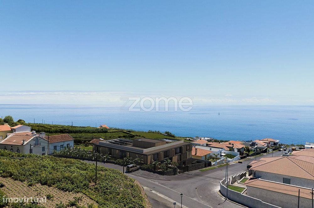 Terreno urbano com projeto aprovado para 21 apartamentos - Ponta Ga...