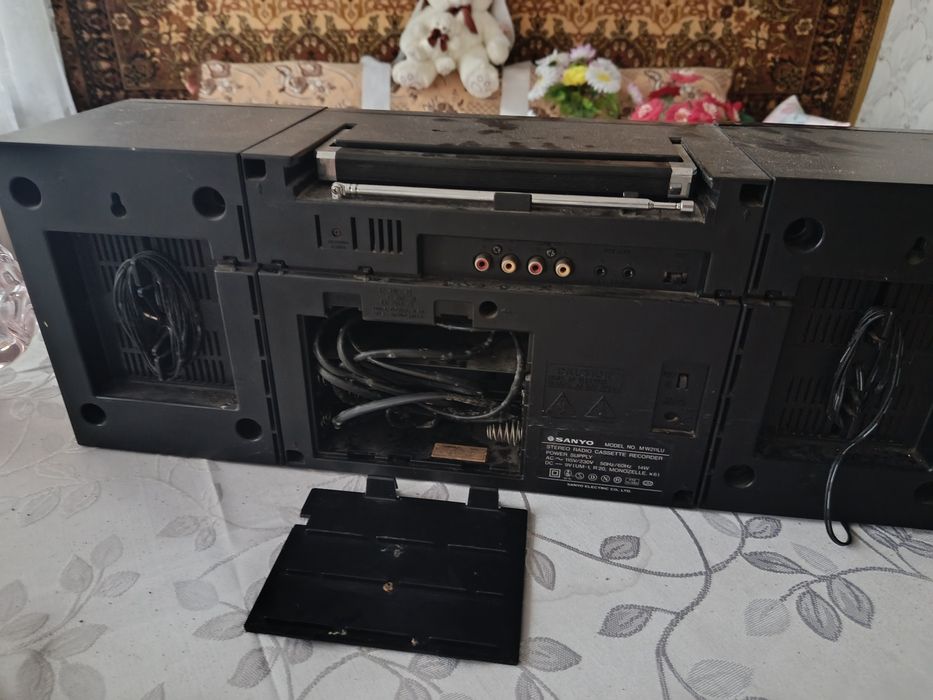 магнитофон Sanyo MW211LU.