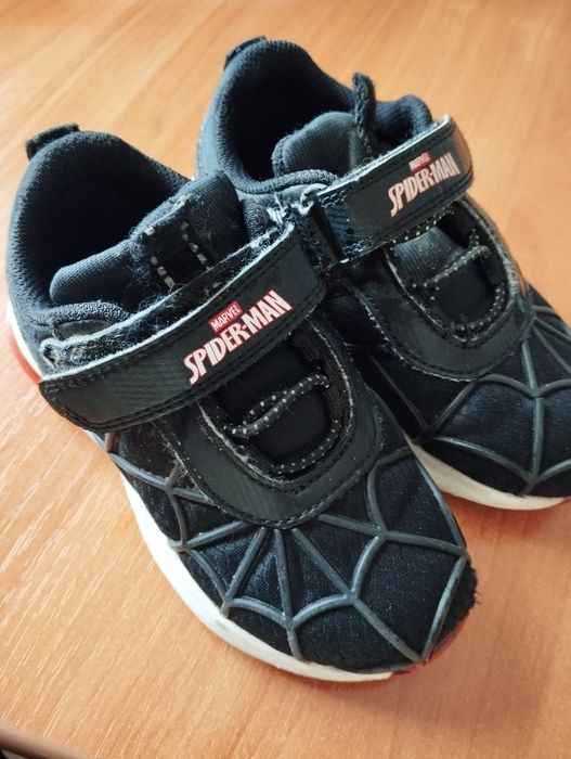 Продам дитячі  кросівки 24 розмір