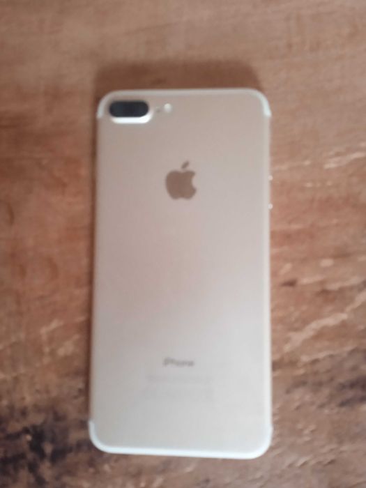 Продам айфон 7+ в ідеальному стані