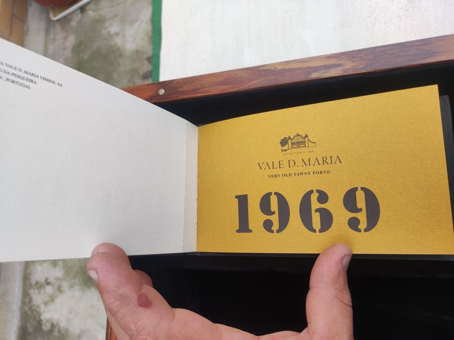 Caixa de vinho do Porto vale Dona Antónia 1969
