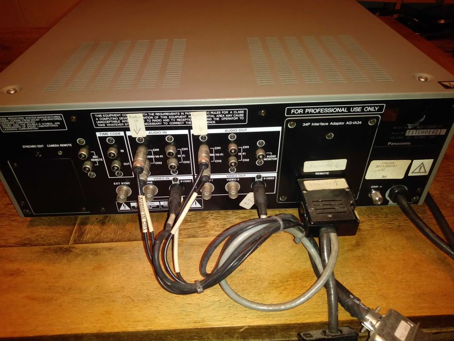 Magnetowid Panasonic AG7330E z pilotem sprawny